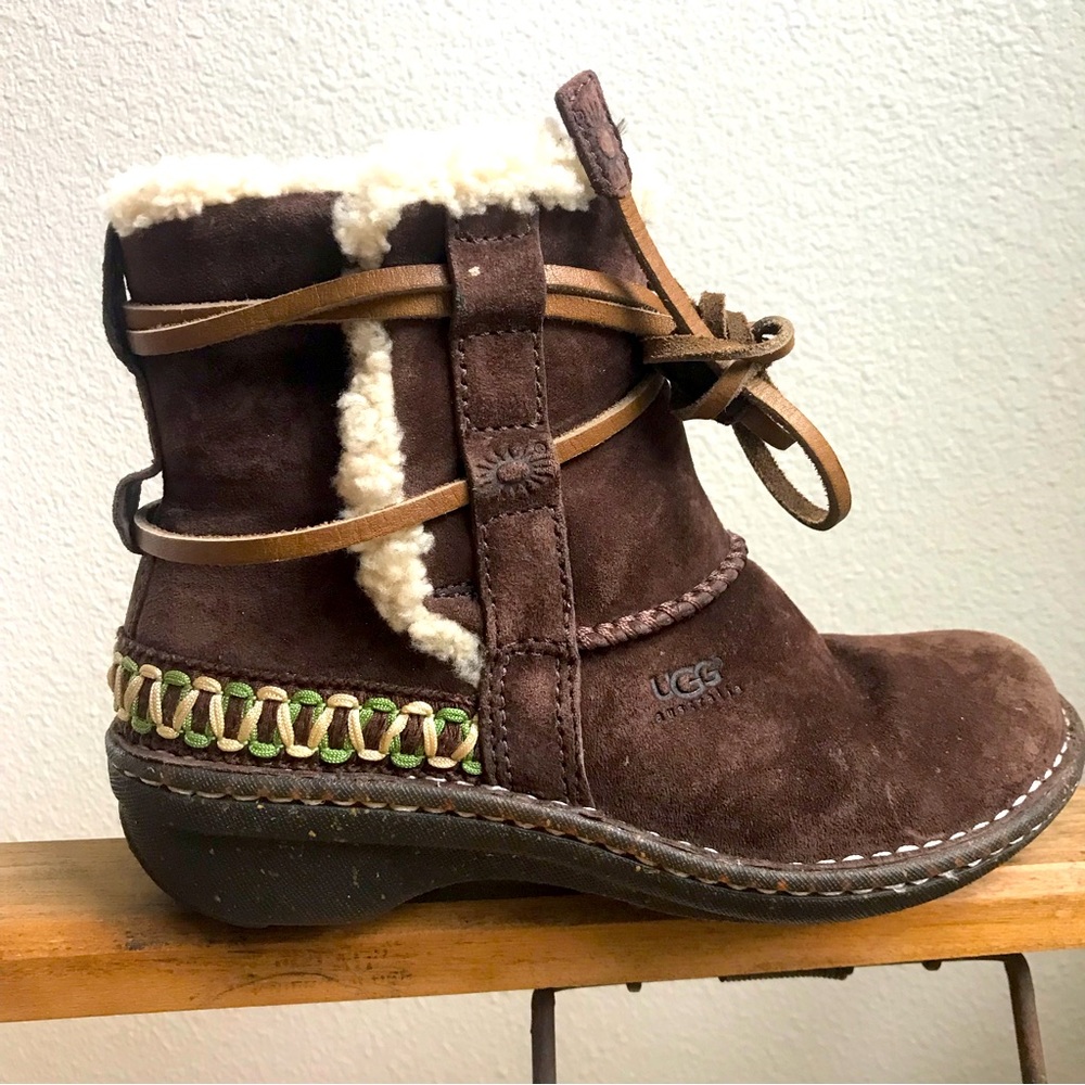 UGG Australian Cove, Brown Suede, size 5